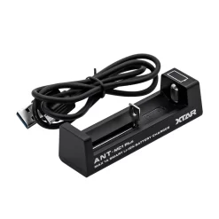 תמונה של מטען Xtar לסוללה אחת, עם כבל מצורף