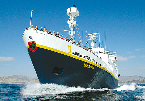 תקריב של אניה מפליגה