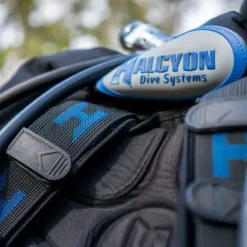 תקריב של ריפודי הרתמה על מערכת Halcyon