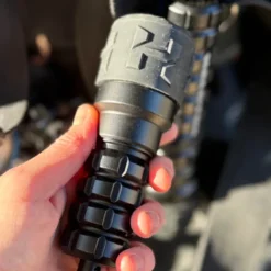 פנס Mini Photon של Halcyon מוחזק ביד