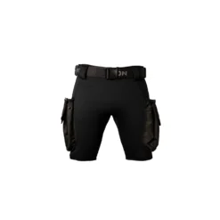מכנסי צלילה Halcyon Tech Shorts שחורים עם שני כיסי מטען, במבט מלפנים