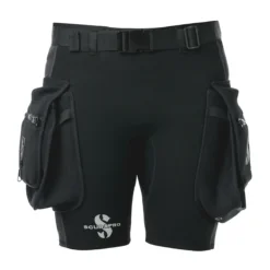 מכנסי Hybrid Cargo Shorts לגברים במבט מלפנים, עם שני כיסי מטען וחגורת מותניים