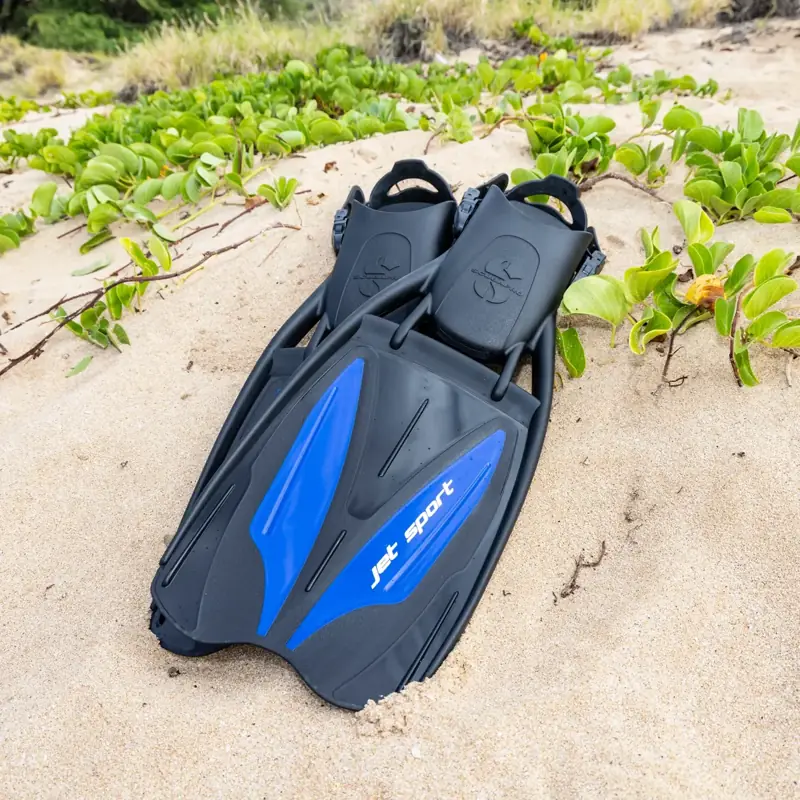 סנפירי Jet Sport Adjustable בזמן שימוש במים