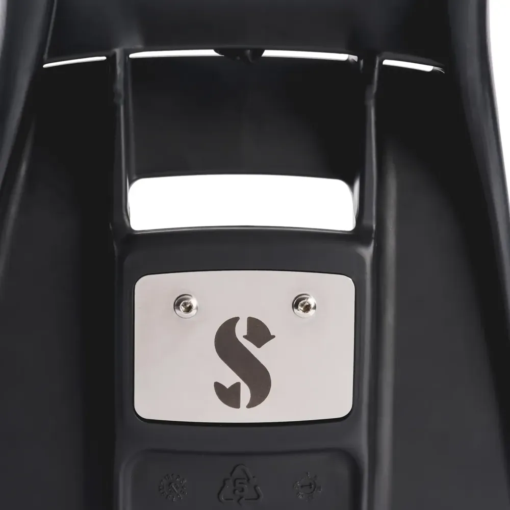 להב S-Tek Blade שחור בזווית נוספת, תמונה רביעית